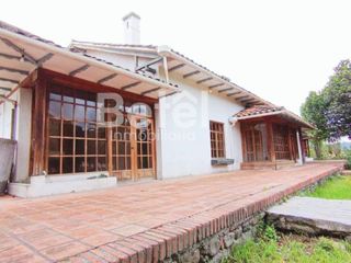 Arriendo Casa Grande ideal para Empresas, Instituciones, Concesionarias, Av. Las Américas, Cuenca Ecuador