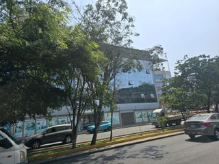 Edificio Comercial de 1900 m² en Av Principal de San Juan de Lurigancho