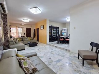 Foto 1 de Venta de Casa de 7 dormitorios en el sector La Garzota, Norte de Guayaquil cerca a la Cooperativa JEP