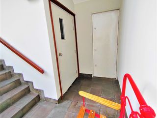 Foto 2 de Bella Casa - Remodelada - Urb. El Rosedal - Miraflores - con Jardin/ ASCENSOR /  Dpto Independiente