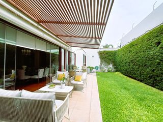 Foto 1 de Bella Casa - Remodelada - Urb. El Rosedal - Miraflores - con Jardin/ ASCENSOR /  Dpto Independiente