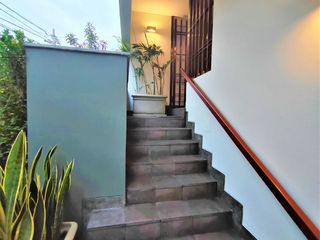 Foto 4 de Bella Casa - Remodelada - Urb. El Rosedal - Miraflores - con Jardin/ ASCENSOR /  Dpto Independiente