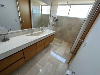 Apartamento de 3 cuartos con baño en el sector de Buenavista. Vista espectacular. Pisos de marmol. Piscina y zonas comunes