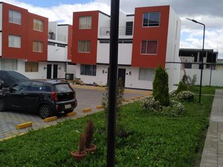 Foto 2 de Casa de VENTA Sector Nueva Ahurora a 2 Cuadras de la Av. Mariscal Sucre, Sur de Quito
