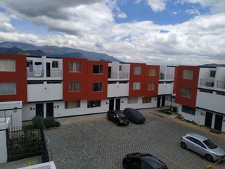 Foto 1 de Casa de VENTA Sector Nueva Ahurora a 2 Cuadras de la Av. Mariscal Sucre, Sur de Quito