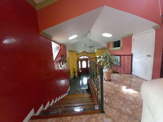 Hermosa Casa 4 habitaciones en Venta con Piscina y Terreno Interno  Urbanización San José del Valle