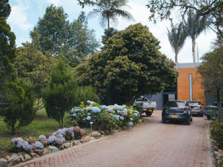 Casa En Venta En Las Palmas Con 6 Parqueaderos