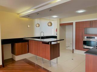 Foto 6 de VENDO LINDO Y AMPLIO  DEPARTAMENTO EN EL QUITO TENIS