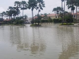 Foto 1 de Samborondon Vista Al Lago Vendo Casa de 4 Dorm.