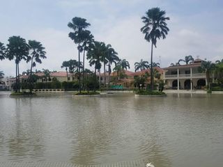 Foto 18 de Samborondon Vista Al Lago Vendo Casa de 4 Dorm.