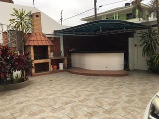 Foto 9 de Se Alquila Casa con Piscina y Amplio Parqueo