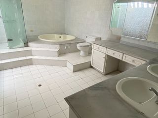 Foto 12 de Se vende espectacular casa en Prados del Norte 🤩