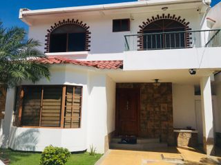 Casa en Urbanización de Venta en Portoviejo, en Avenida Reales Tamarindos