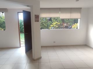 Alquilo triplex La Molina Vieja $ 830 Dólares