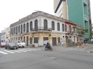 Foto 2 de EXCELENTE CASONA REPUBLICANA ESQUINA JR. WASHINGTON CON AV. ESPAÑA.