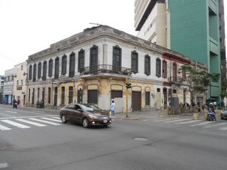 Foto 4 de EXCELENTE CASONA REPUBLICANA ESQUINA JR. WASHINGTON CON AV. ESPAÑA.