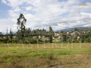 Venta de  lote de terreno plano a 1 minuto del redondel de Tababela, Yaruqui, Panamericana Norte