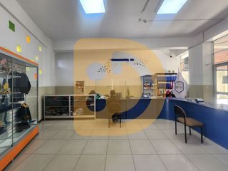 Foto 2 de ¡VENTA LOCAL COMERCIAL DE CUATRO PISOS EN CHUPACA!