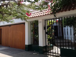 Foto 1 de VENDO LINDA CASA TRADICIONAL A 2cuadras del PENTAGONITO . SAN BORJA. 5 dorm.