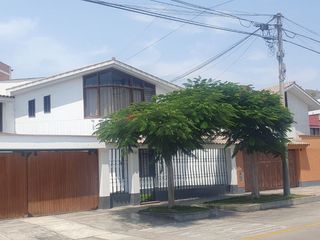 Foto 2 de VENDO LINDA CASA TRADICIONAL A 2cuadras del PENTAGONITO . SAN BORJA. 5 dorm.