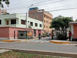 En Venta Terreno En Ate - Urbanizacion Santa Raquel- A Espaldas Del Colegio La Merced