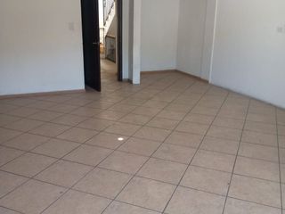 Foto 9 de ARRIENDO AMPLIA CASA IDEAL PARA RESTAURANTE O NEGOCIO DE PREFERENCIA,  SECTOR EL CICLISTA