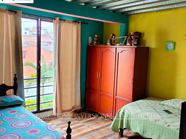 CASA ESQUINERA CON GARAJE CUBIERTO DOS APARTAMENTOS INDEPENDIENTES EN VENTA