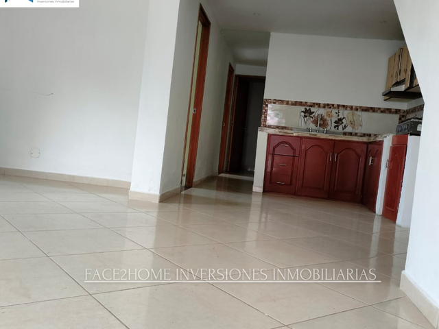 CASA ESQUINERA CON GARAJE CUBIERTO DOS APARTAMENTOS INDEPENDIENTES EN VENTA