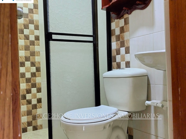 CASA ESQUINERA CON GARAJE CUBIERTO DOS APARTAMENTOS INDEPENDIENTES EN VENTA