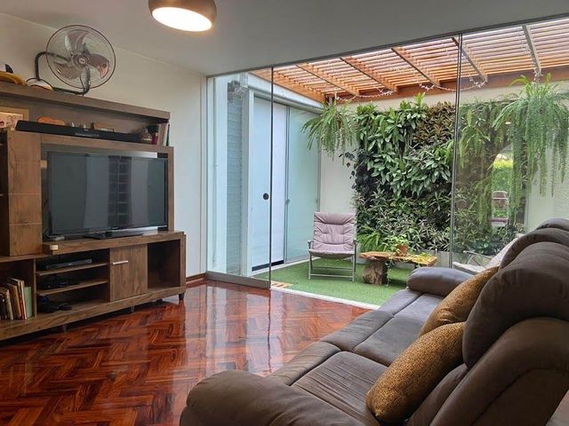 SE VENDE BONITO DEPARTAMENTO EN  1ER PISO, FRENTE A PARQUE LAS ARDILLAS URB LAS GARDENIAS SURCO