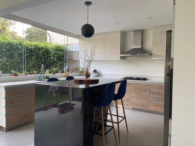 SE VENDE BONITO DEPARTAMENTO EN  1ER PISO, FRENTE A PARQUE LAS ARDILLAS URB LAS GARDENIAS SURCO