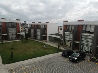 Vendo casa con balcón, sector Calderon, San Camilo