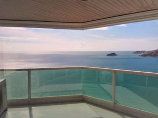 Disfruta de una exclusiva vista panoramica al mar. 2 Habitaciones 3 baños, Salida directa a la playa.