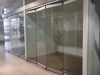 Foto 1 de VENTA LOCAL COMERCIAL EN CENTRO COMERCIAL GAMMA -LA VICTORIA , GAMARRA