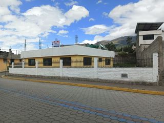 Foto 2 de En venta casa en Lloa Ecologico está ubicada al ingreso de Lloa