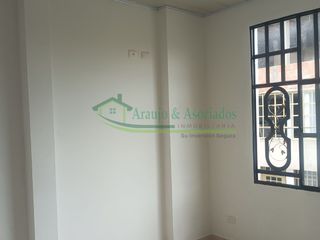 Foto 14 de Vendemos casa de tres pisos.