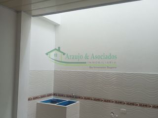 Foto 4 de Vendemos casa de tres pisos.