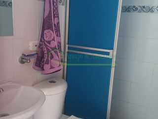 Foto 5 de Vendemos casa de tres pisos.