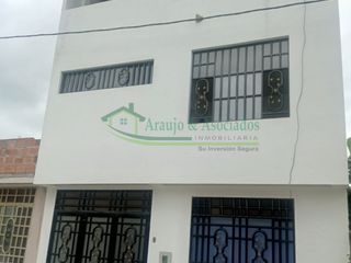 Foto 1 de Vendemos casa de tres pisos.