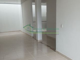 Foto 3 de Vendemos casa de tres pisos.