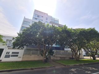 Moderno departamento duplex en Venta en San Isidro cerca a parques