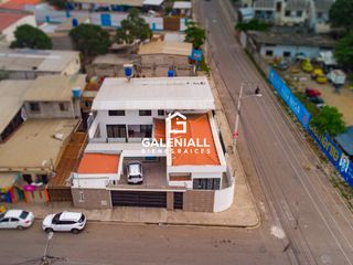 Inversión de Alto Nivel en Machala: Casa de 2 Departamentos y Suite con Piscina y Jacuzzi