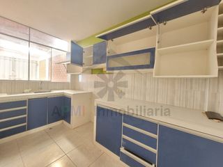 Foto 2 de VENTA DE CASA EN URBANIZACIÓN LOS SAUCES AL COSTADO DE LA UNIVERSIDAD SIPÁN