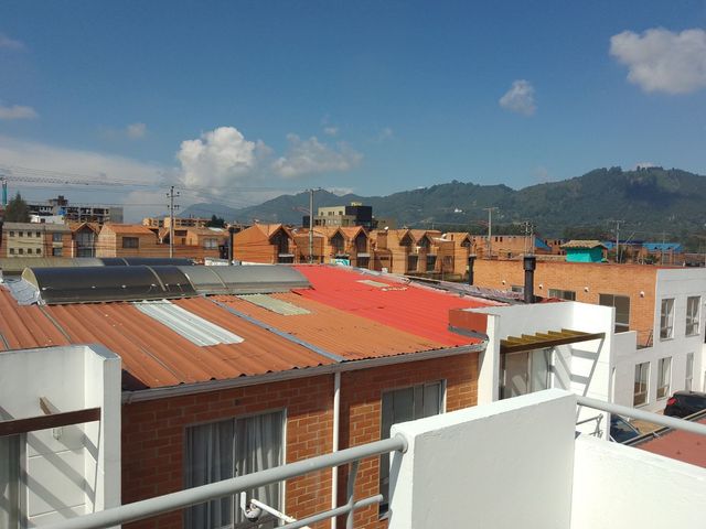AMPLIA CASA EN VENTA CONJUNTO CERRADO