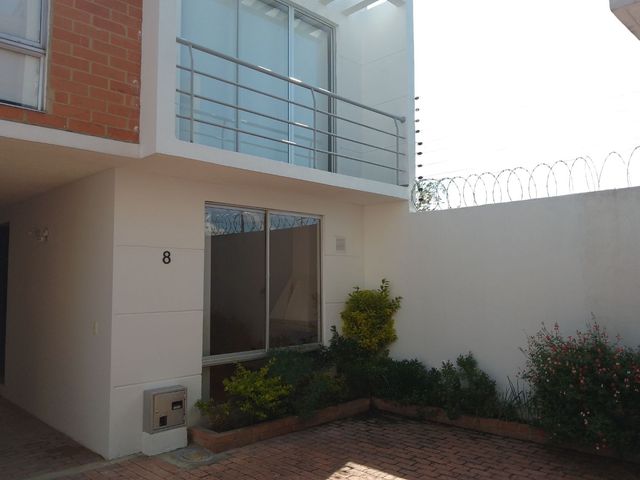 AMPLIA CASA EN VENTA CONJUNTO CERRADO