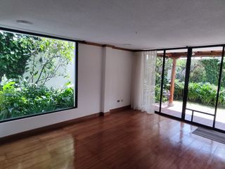 En venta casa 4 dormitorios Urbanización el Bosque norte de Quito