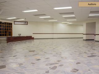 Foto 2 de VENDE, Versátil y estratégico inmueble en El Galán.