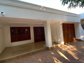 Foto 2 de Venta casa en el jardín con acabados de lujo y amplios espacios