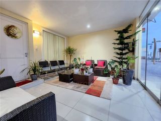 Foto 1 de VENTA DE CASA DE 3 PISOS EN CONDOMINIO SOL DE PIMENTEL