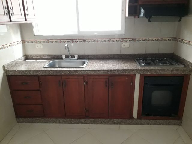 CASA DE PRIMERA PLANTA CON APARTA ESTUDIO EN BELLAVISTA